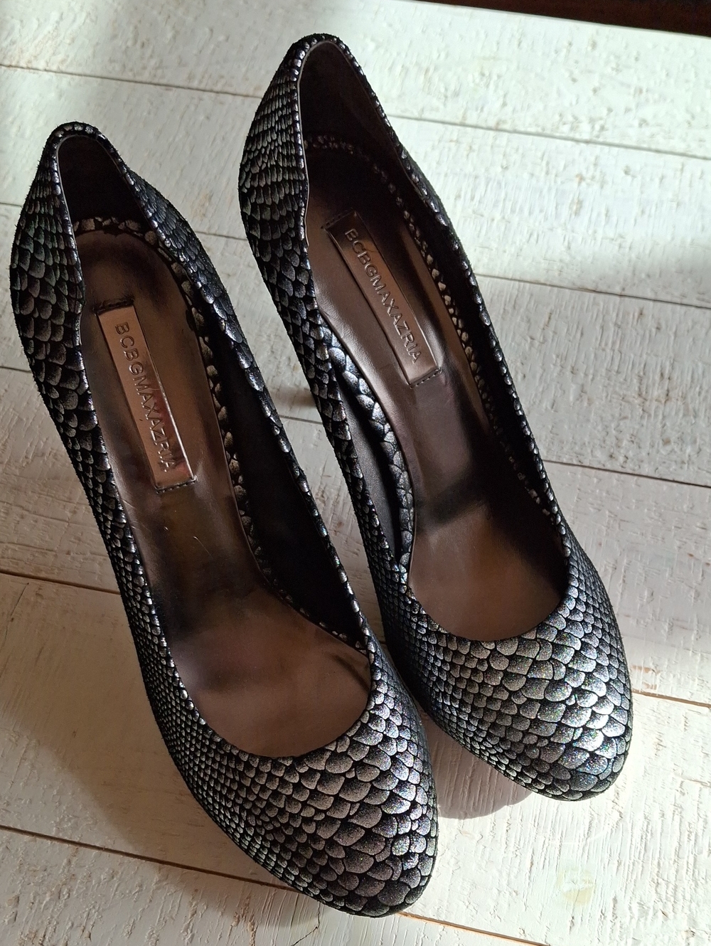 BCBGMaxAzria Iridescent Black Scaled Pumps